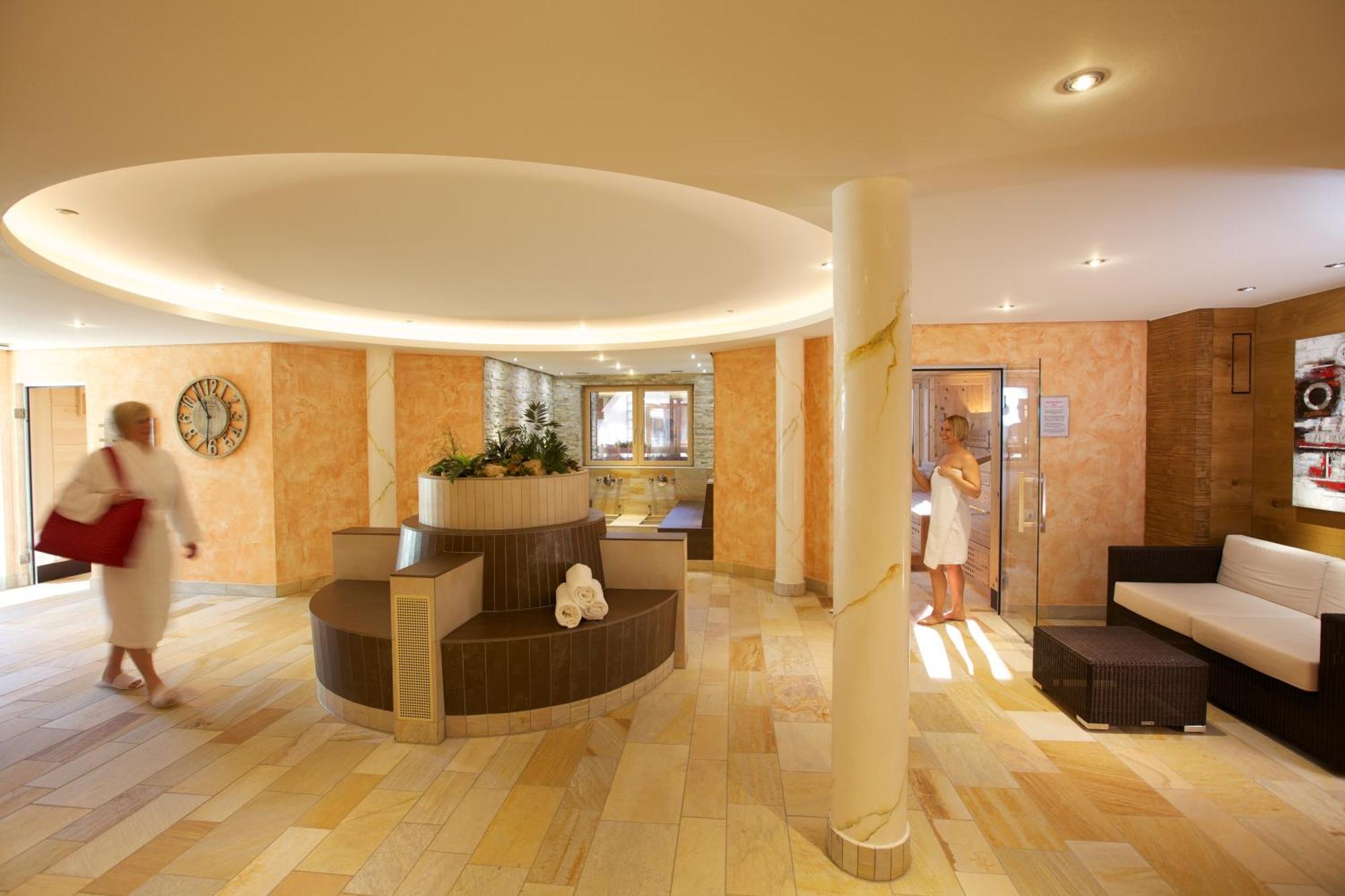 Отель Naturparkhotel Adler 4*